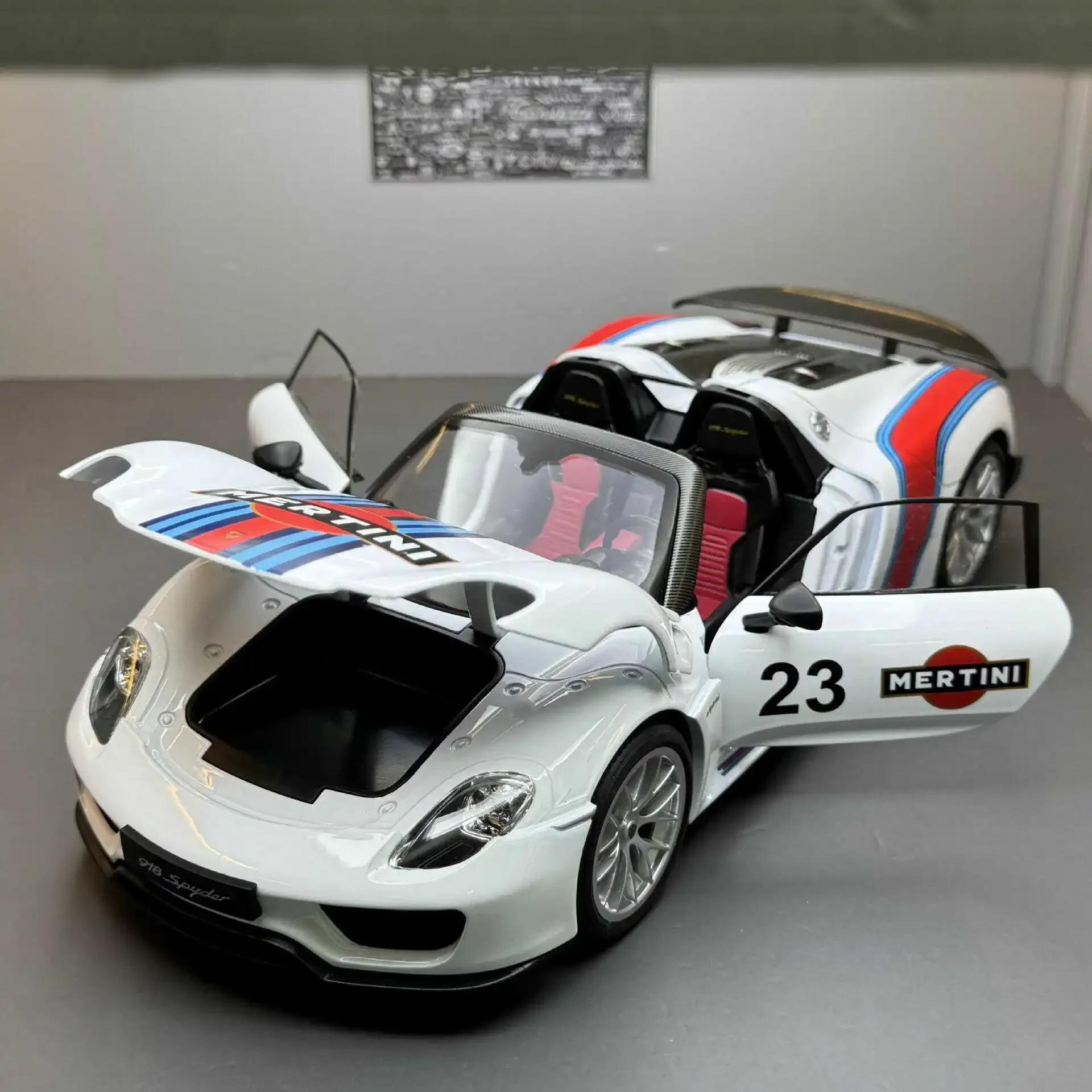 

Модель автомобиля Spyder Martini из сплава, 1:18, 918