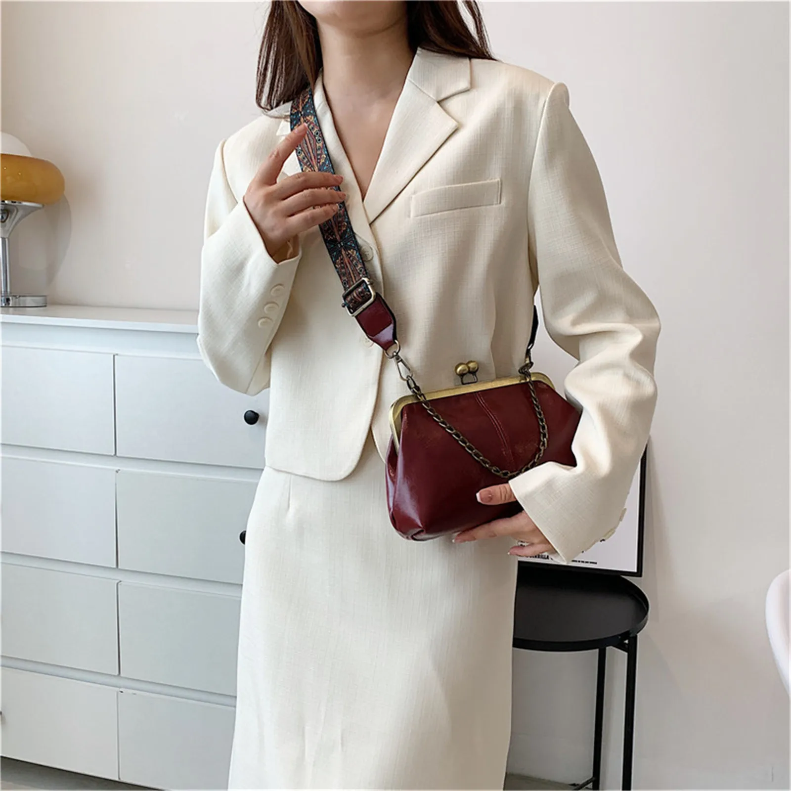 Fashion Shoulder Bag Women PU Leather Crossbody Bag Retro Clip Purse