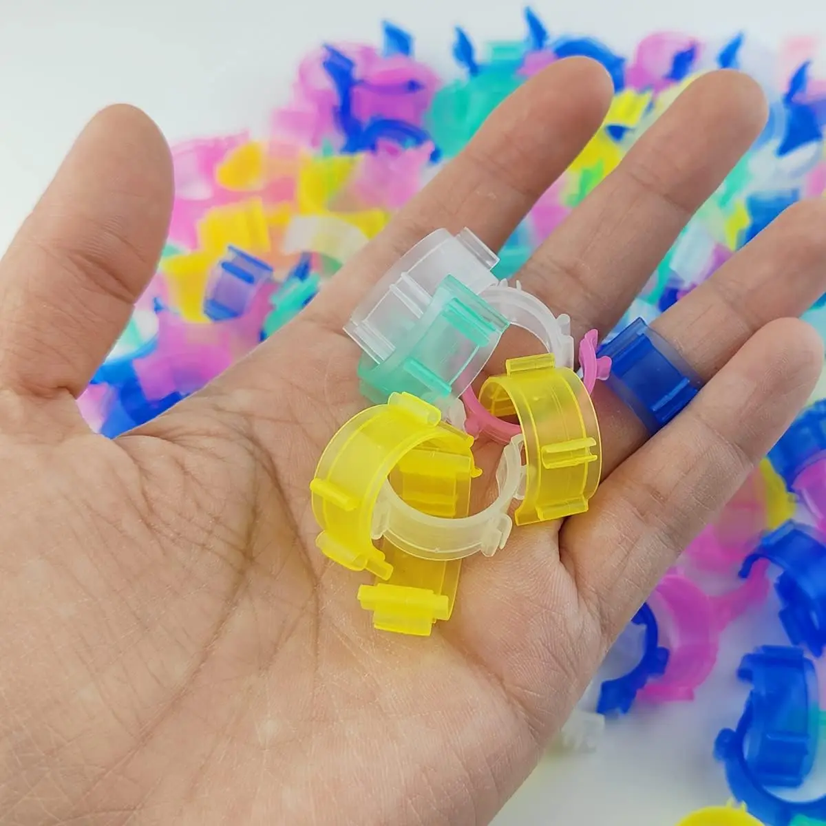50pcs Spool Clip Bobbin Clip With Thread Locking Function Fits All Popular Spool Sizes Sewing Parts and Tools（Random colors）