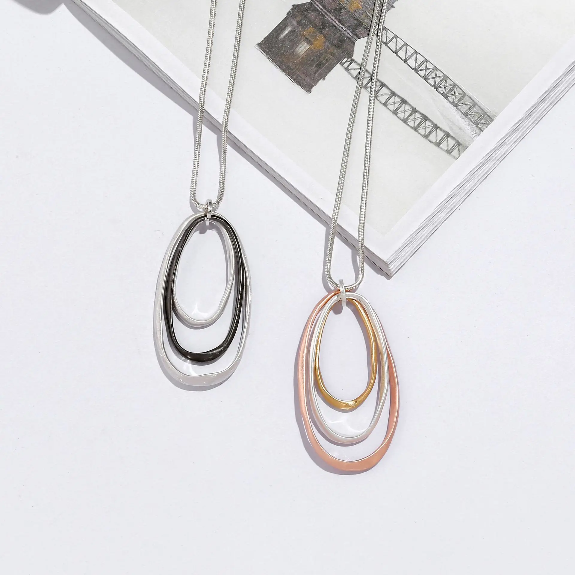 colar-longo-retro-europeu-e-americano-com-pingente-geometrico-corrente-de-metal-para-sueter-feminino