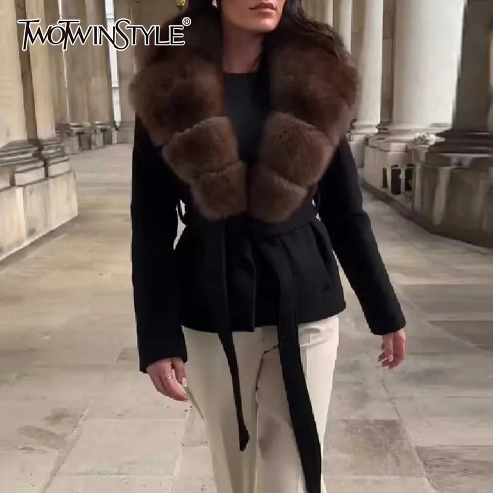 

TWOTWINSTYLE Элитные элегантные утягивающие куртки для женщин с меховым воротником и длинными рукавами на шнуровке, темпераментное шерстяное пальто женское