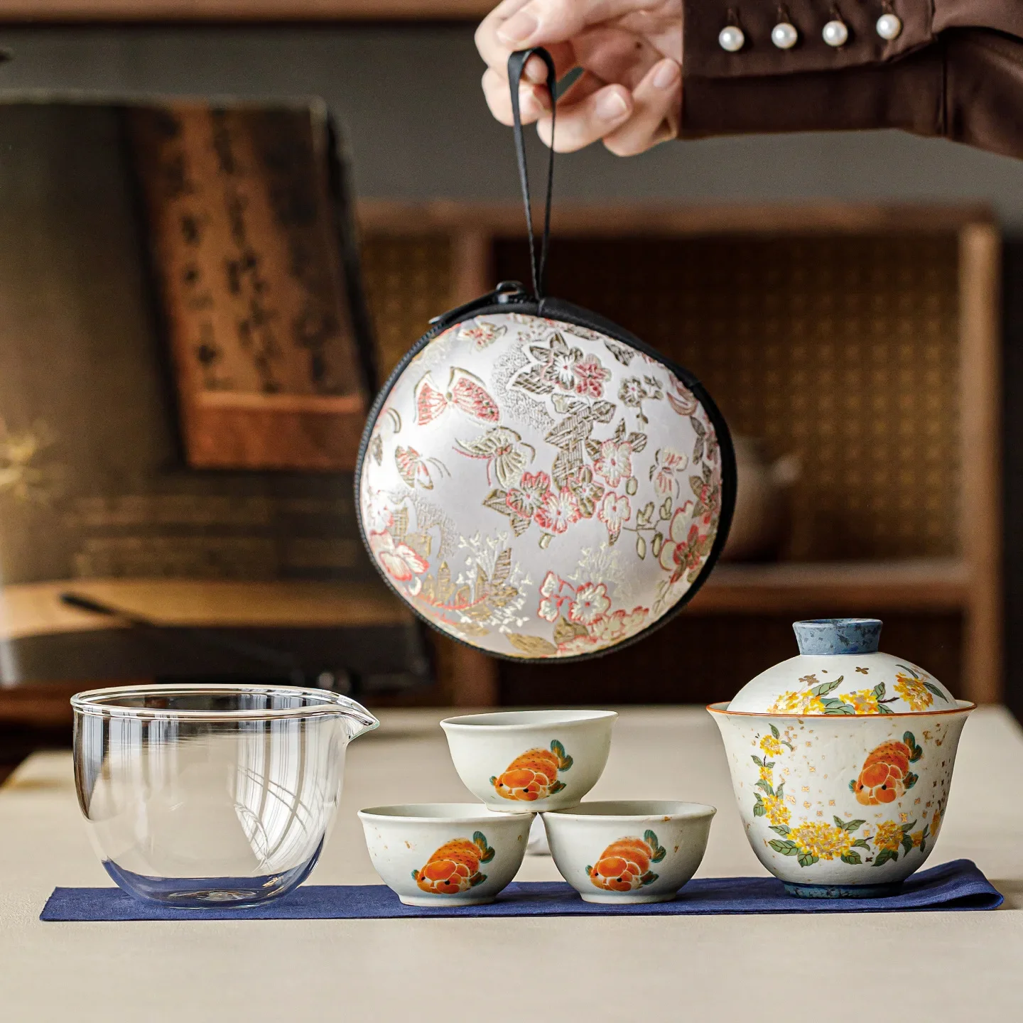 Blue and White Covered Bowl Kuai Ke Jin Gui Youyu Tea Maker Flower Luxury Gift One Pot Three Cups Travel Outdoor Camping Tea Set