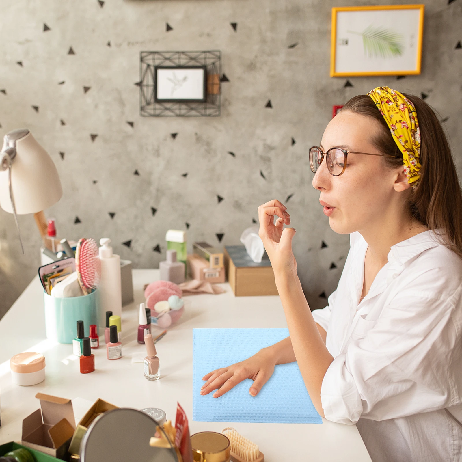 125枚入り ネイルアート練習マット 使い捨て マニキュアテーブルカバー 防水コーティング付き スパ ビューティーサロン ツール用品