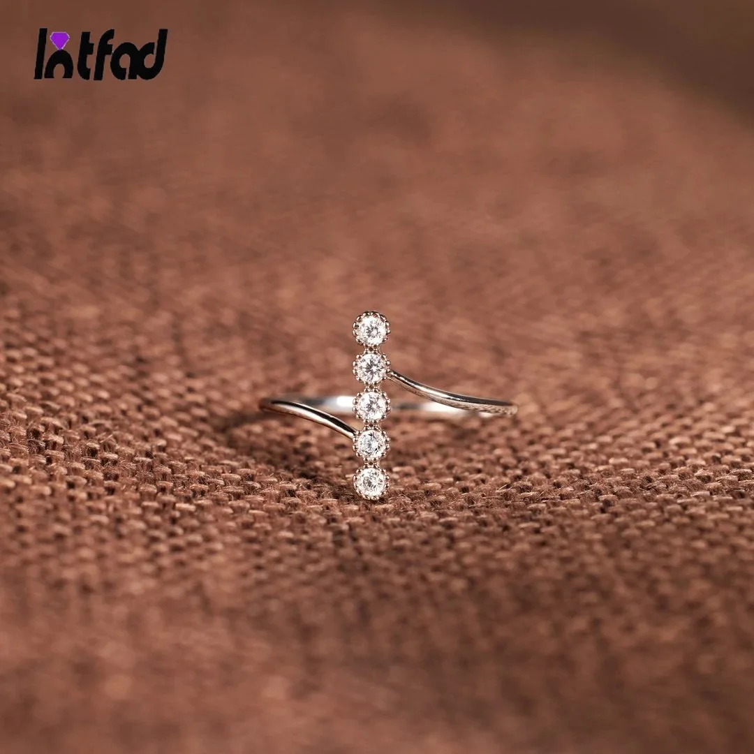 

Кольцо на палец из стерлингового серебра 925 пробы с четырьмя бриллиантами круглой формы, простое роскошное свадебное обручальное кольцо, ювелирные украшения для женщин