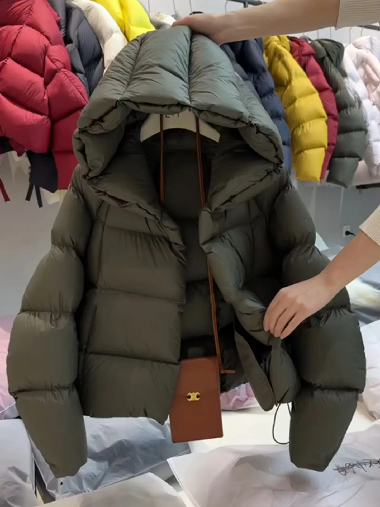 Único een ort Puffer Jaet Feminino 2025 Inverno Novo Sle Casaco de pão com capuz Tamanho pequeno Casacos Commute Faion Polyest...