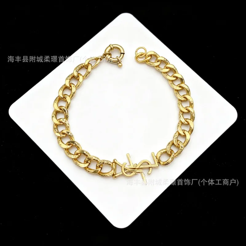 

Light Luxury Thick Chain Bracelet Unisex English Letter Bracelet