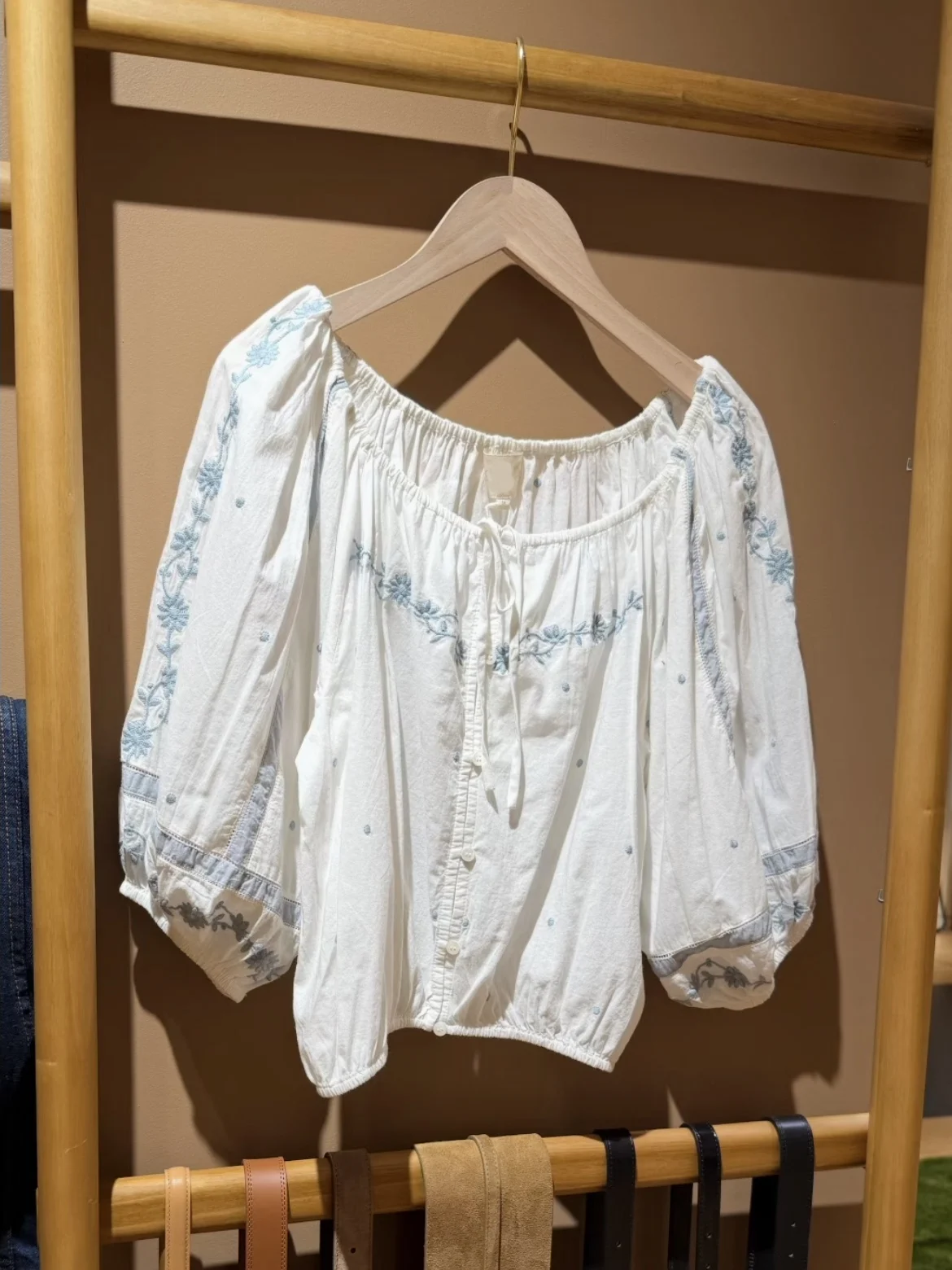 

Elegant Cotton Embroidered Flower Shirt Women's Loose Fit Spring Summer round Neck In-Built Waist Cinch Lantern Sleeve Top