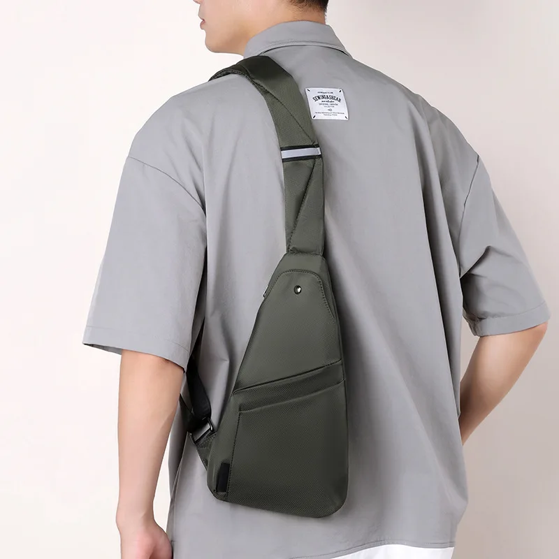 

Chest bag men's backpack single shoulder chest bag anti splashing backpack large capacity reflective diagonal cross chest bag