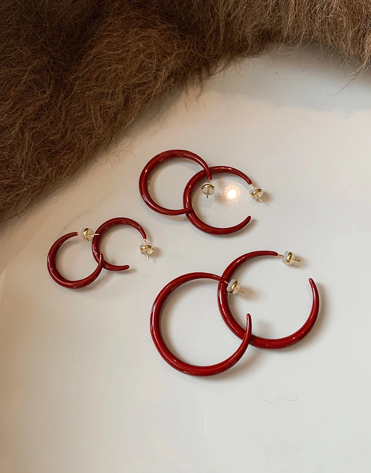 2026 Neujahrs-Ohrringe in Weinrot mit Emaille, C-förmig, europäischer und amerikanischer Stil, schlichte Accessoires für Damen – Detail 12