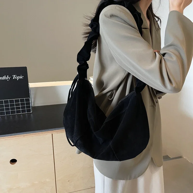 Pleats Design Zipper Sewing Thread Commuting Large Capacity Shoulder Bags Solid Color 2024 Hot Sale Crossbody Bags for Women