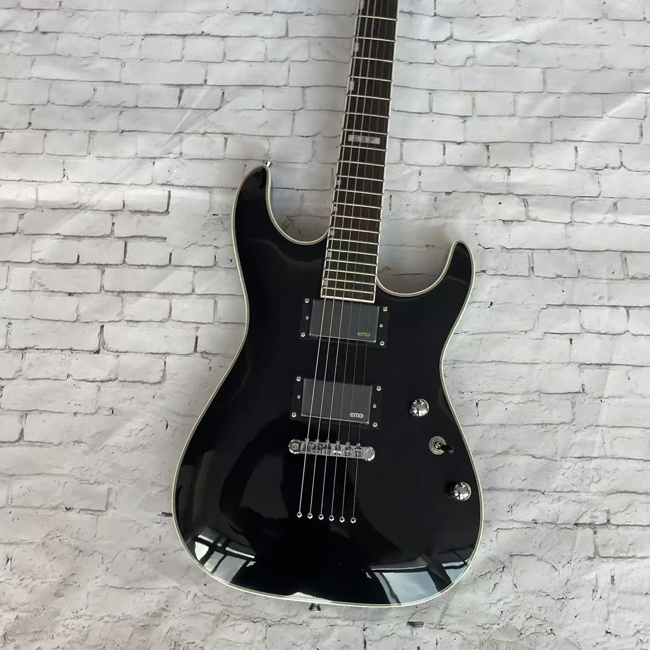 Electric Guitar 6-Chord Electric Guitar, Black Body, Factory Photo, In Stock, Order to Ship