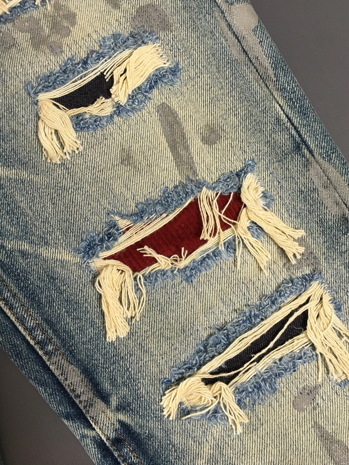 جينز ممزق ثقيل الوزن للرجال خريف/شتاء فضفاض مستقيم الساق 100% قطن رقعة التفاصيل العلامة التجارية العصرية السراويل خمر المتمردين