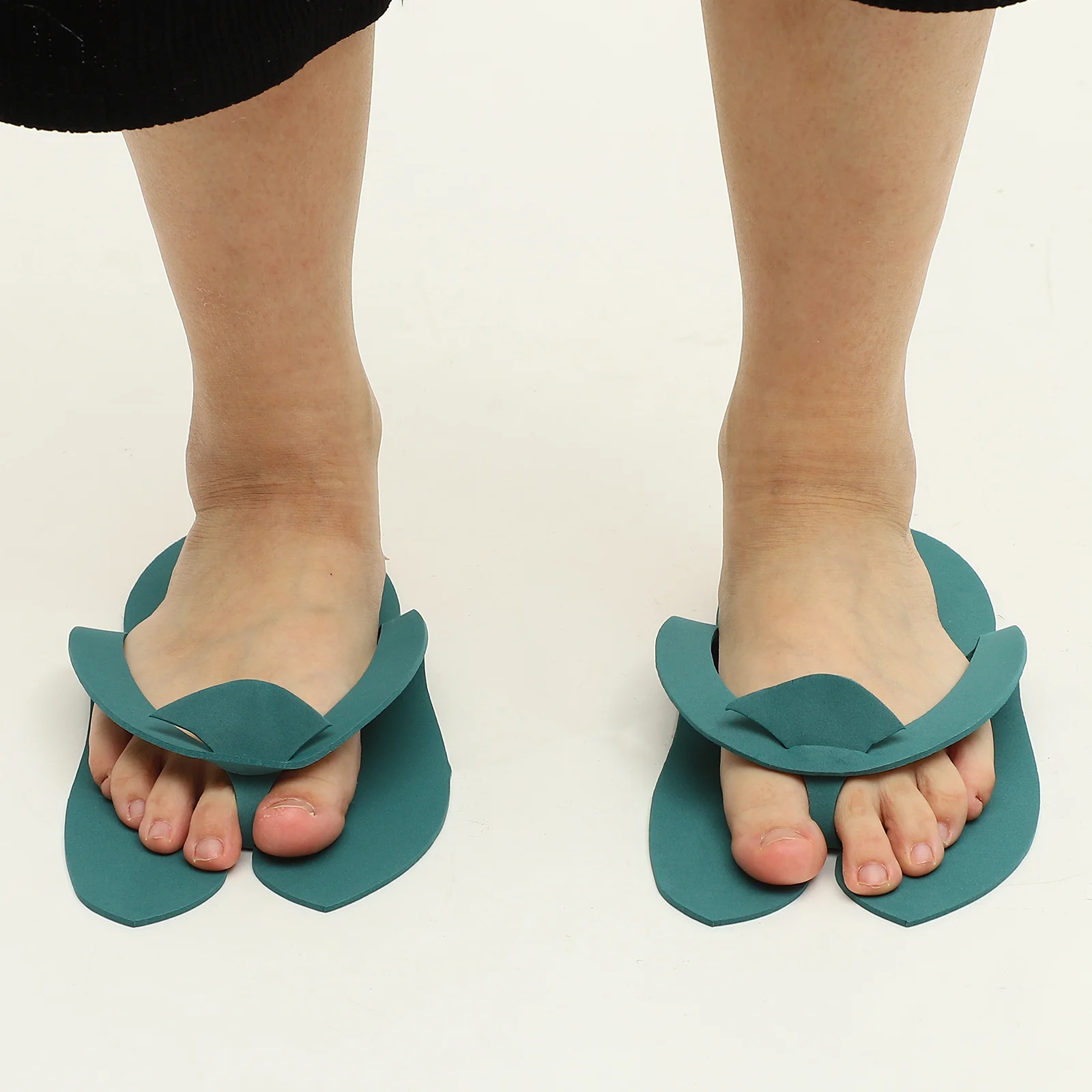

16Pairs Disposable Eva Flip-Flops Pedicure Slippers Lightweight Skid-Proof Travel Hotel Beauty Salon Footwear Travel Slippers