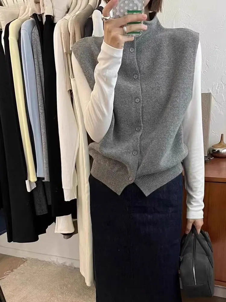 

Chic Knitted Soft Cozy Single Button Vest Svel Faionable Layering Winter 2025 New Sle Women's Faion Tank Top