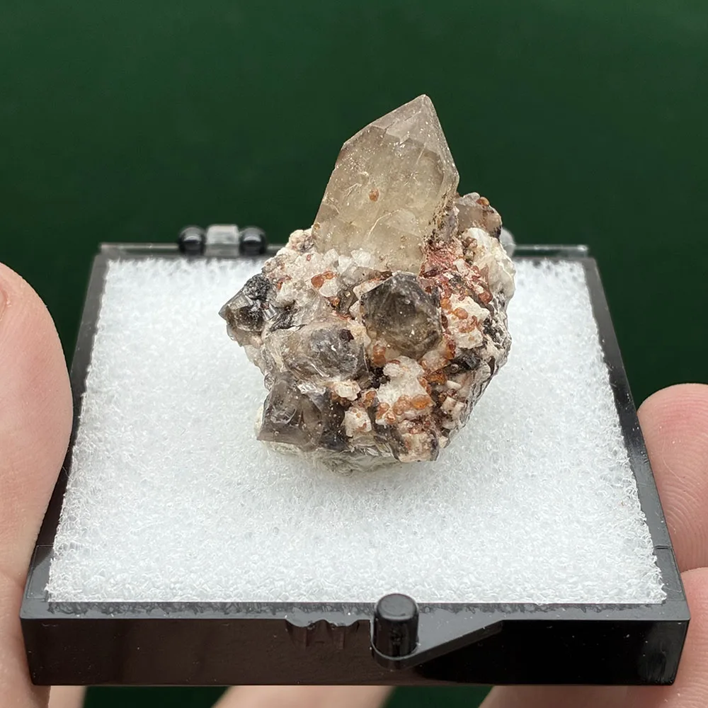 A2-1D 100% Natural Garnet Feldspar Rough Crystal Mineral Quartz Cure Stones And Crystals Teaching specimen Box size:52*52*52 mm