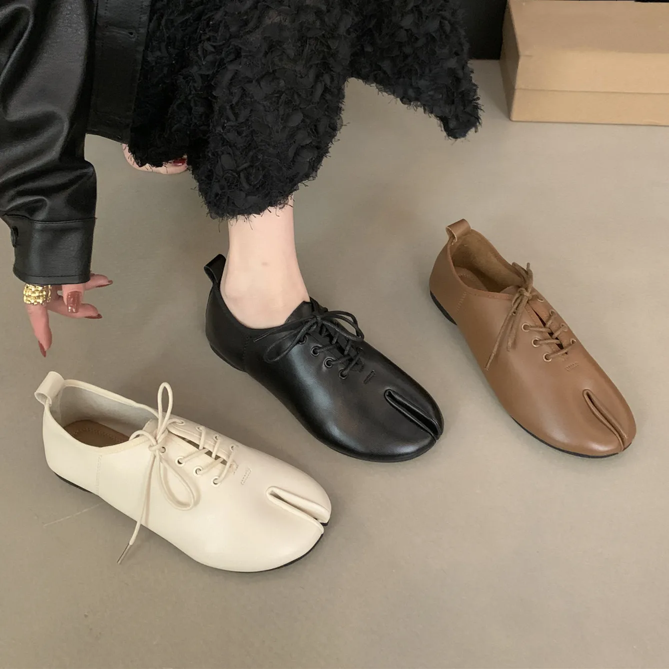 

Новые весенние женские туфли Bailamos: модные лоферы с раздельным носком, мягкие туфли без каблука, повседневные уличные туфли Мэри Джейн