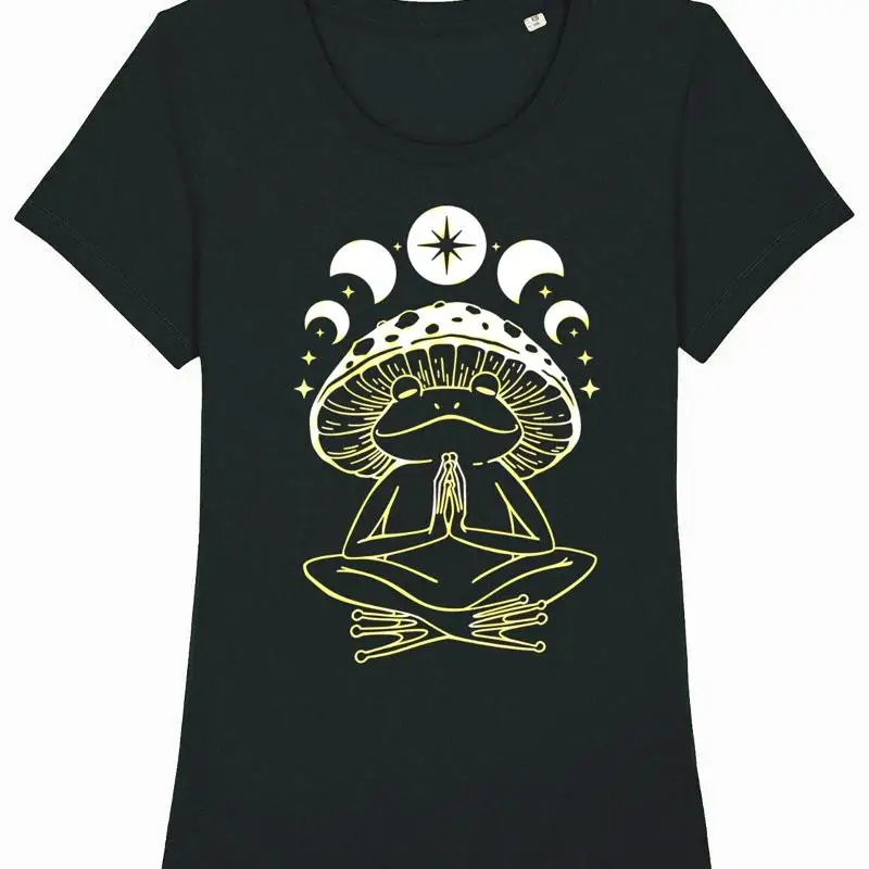 تي شيرت Frog Cottagecore Mushroom للسيدات الريفية الإنجليزية