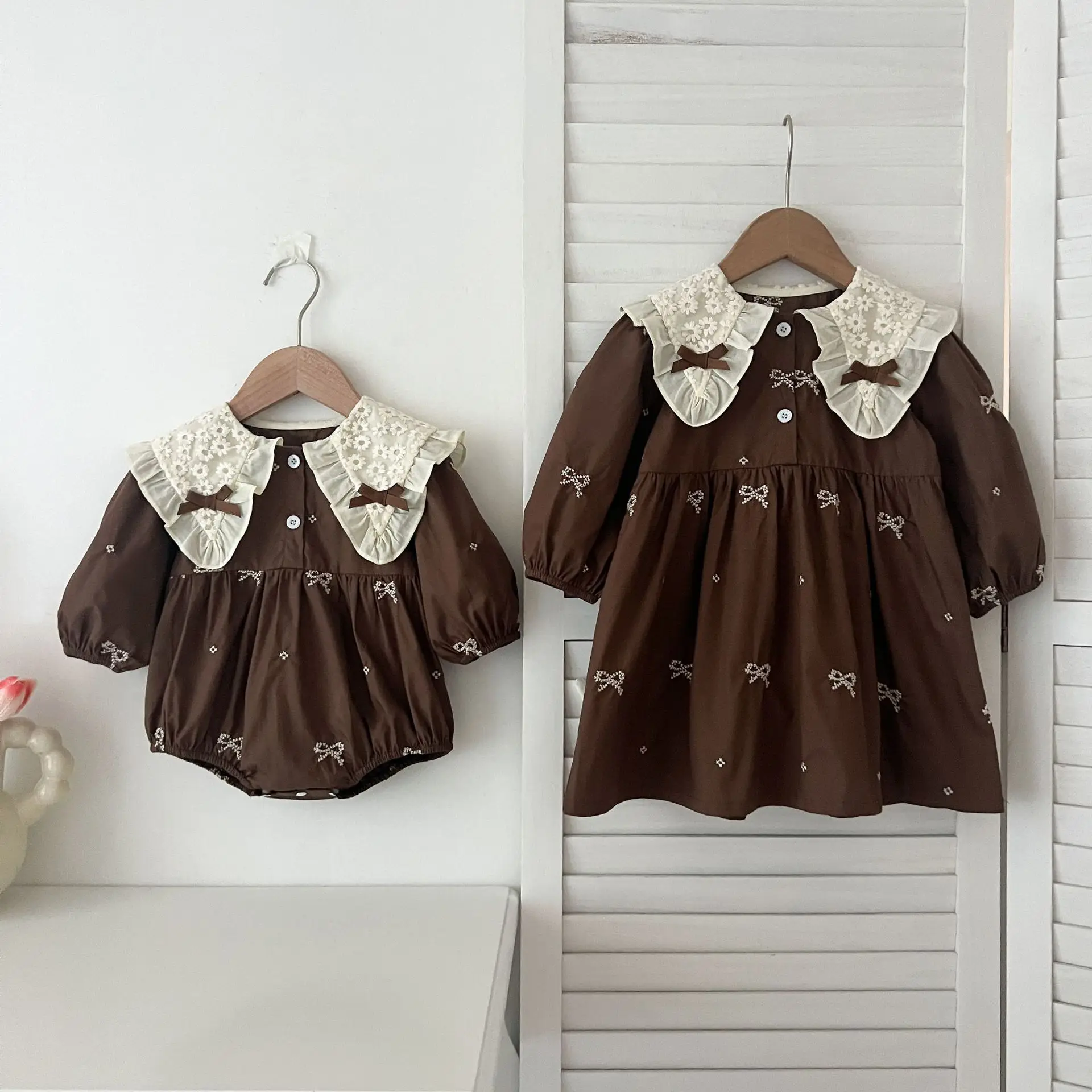 Frühling Schwestern Kleidung Mädchen Bogen Stickerei Spitze Kleidung Baby Strampler Baumwolle Säuglings Body Prinzessin Mädchen Schwester Familie Kleid – Detail 29