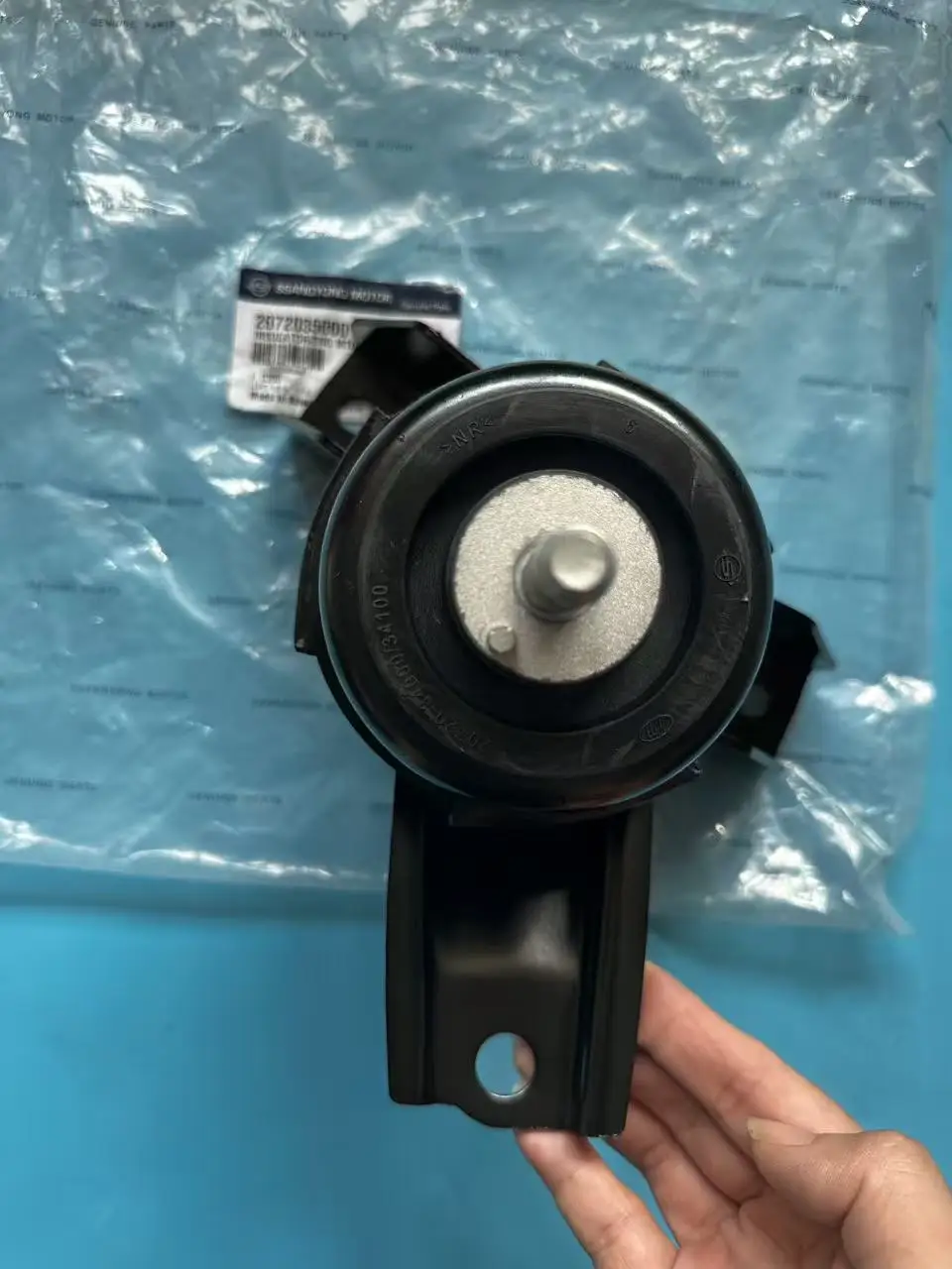 Engine Mounting Right Insulator RH 2072035000 For Ssangyong Tivoli/XLV 2015-