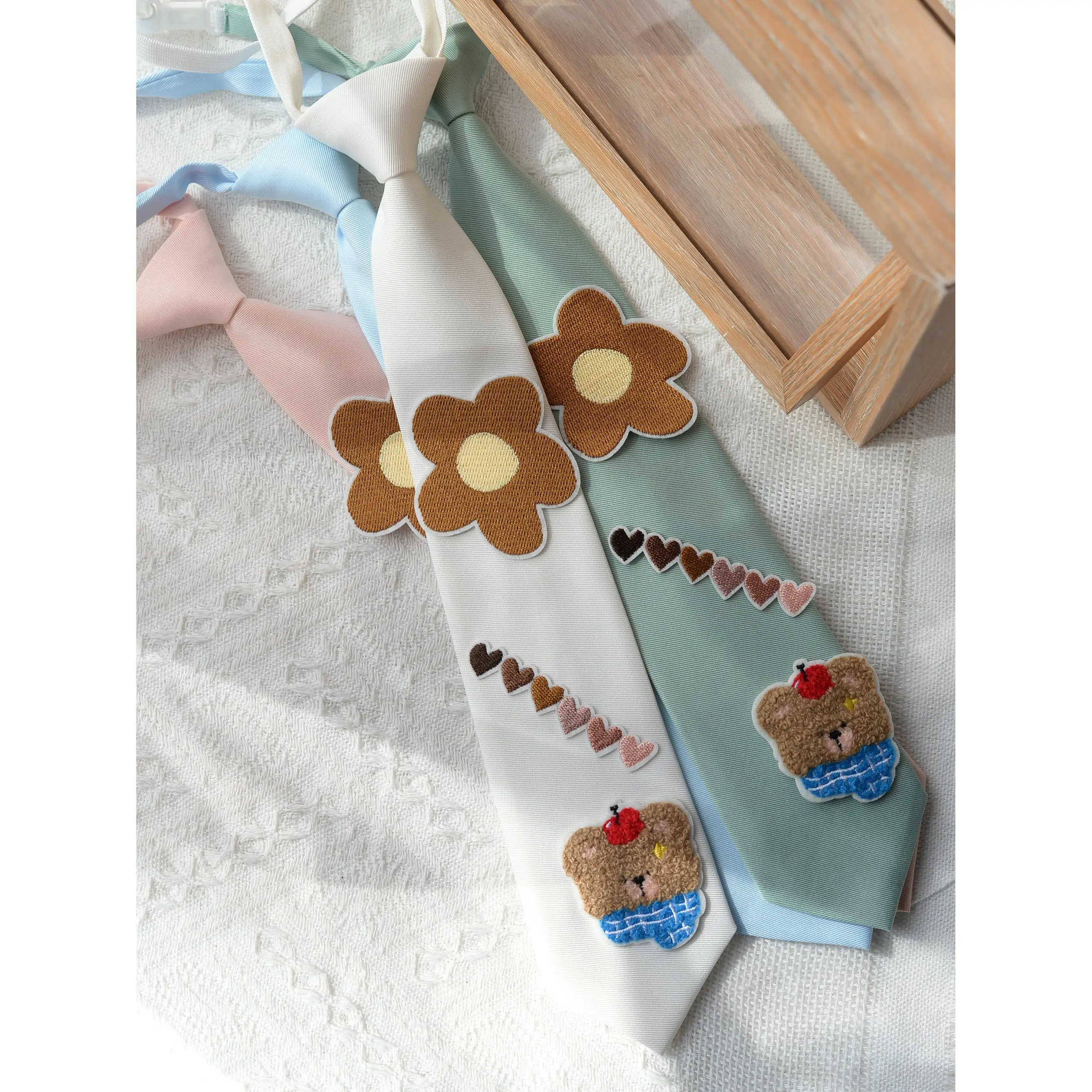 creative-cartoon-bear-flower-tie-short-casual-no-tie-multi-color-cute-korean-style-versatile-fashionable-necktie-accessory