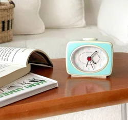Vintage Battery-Powered Alarm Clock with Fluorescent Hands Emotional Interior Prop Desktop Decoration Clock Home Gift