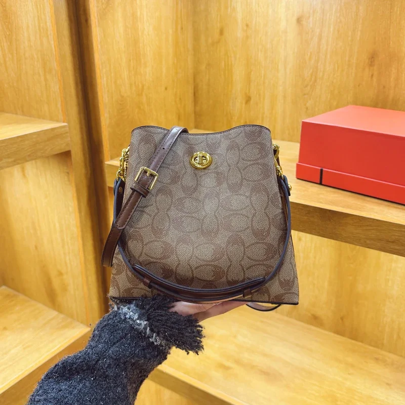 

Стильная роскошная кожаная женская сумка через плечо с плечевым ремнем Элегантная классика от известного дизайнера