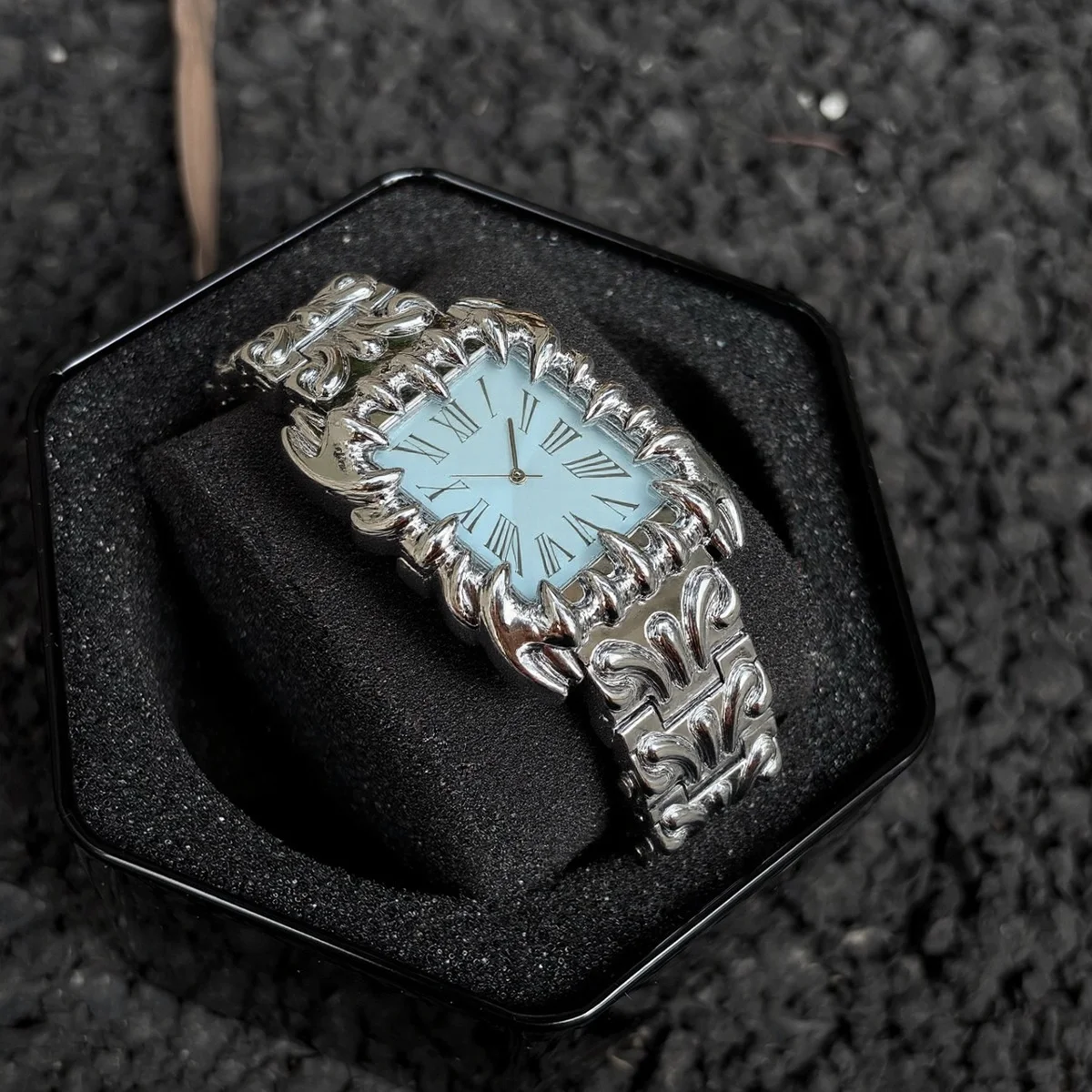 

Уникальные кварцевые часы для мужчин в стиле ретро Claw Demon Square Y2k, винтажный корпус Alabaster Industries, креативные часы Devil, мужские часы