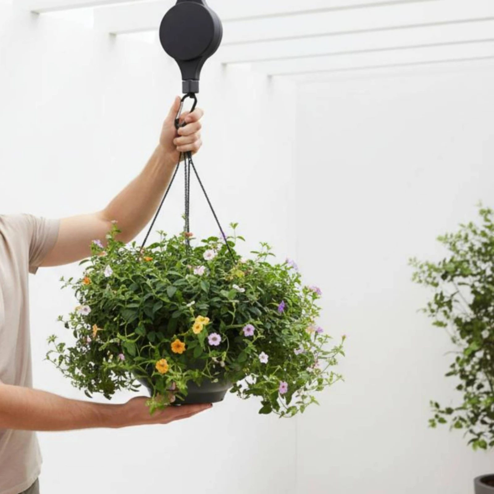 

Retractable Plant Hook Easy to Reach Adjustable Hanging Planter Hook Garden Accessory