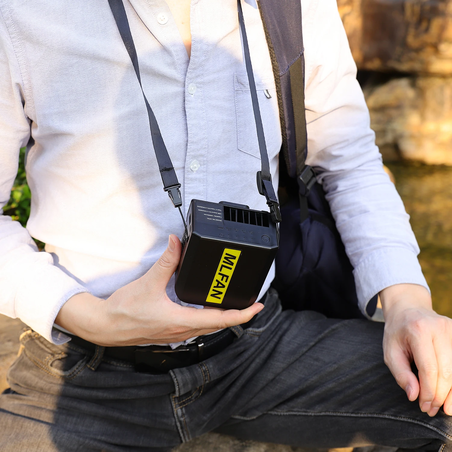 مروحة خصر قوية محمولة سريعة التبريد بقدرة 10000 مللي أمبير في الساعة، مروحة بمشبك للرقبة والخصر بأربعة سرعات، بنك طاقة خارجي USB/التخييم/الصيد