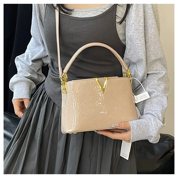 Torebka typu bucket bag z lakierowanej skóry premium na rok 2025, duża pojemność, luksusowa torba do pracy, na ramię lub crossbody.