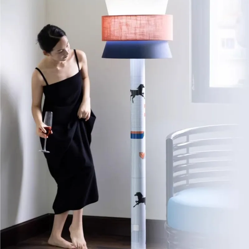 

color-blocking, silkscreen printing, painting, 3-color light, entrance hall, living room decoration, floor lamp