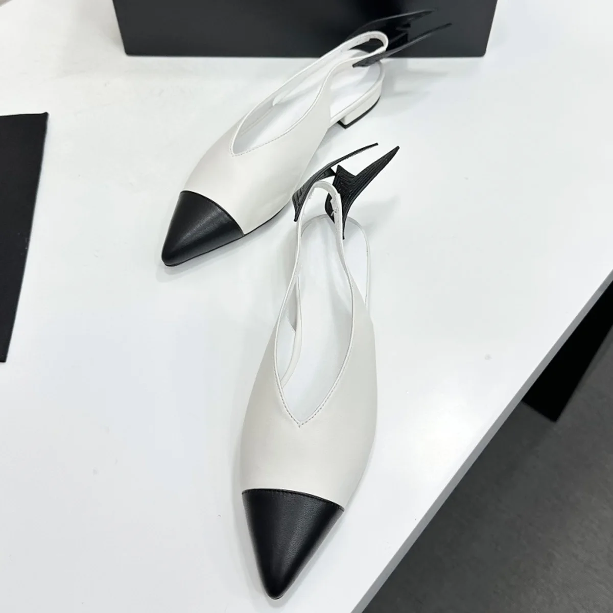 2026 Women's Two-Tone Cap-Toe Wing Back Pointed Toe Slingback Flat Mules, Retro Daily Date Evening Party Shoes YYT26060172 view 2