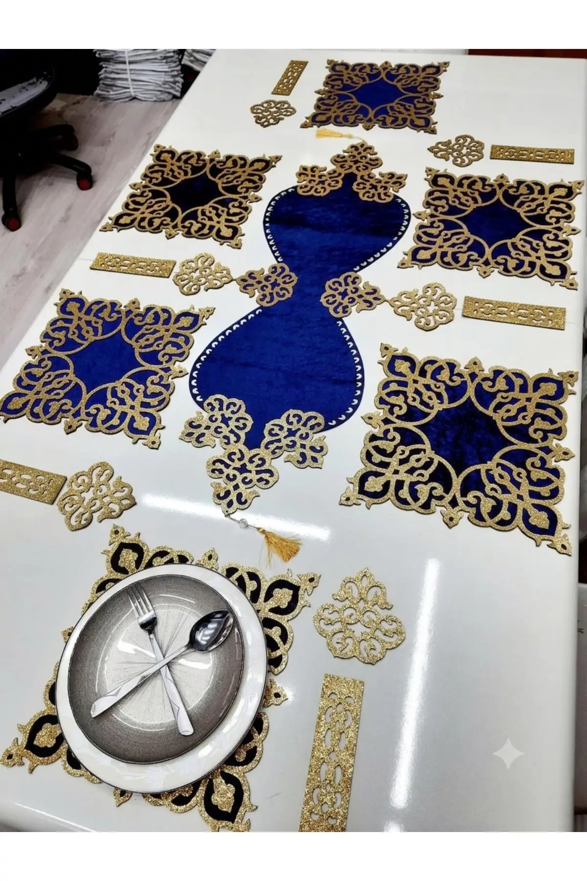 6-Person Velvet Table Runner and Placemat Set, 19 Pieces, Navy Blue and Gold Combination, Luxurious Soft Texture for