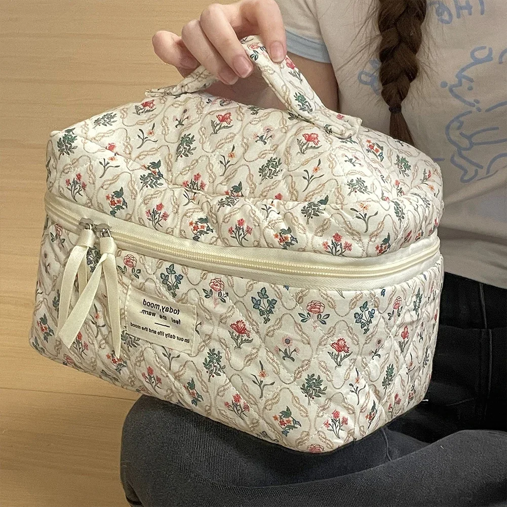 

Cute Floral Cosmetic Bag with Zipper Travel Makeup Pouch Cotton Quilted Makeup Organizer Storage Bag Vintage for Women Girls