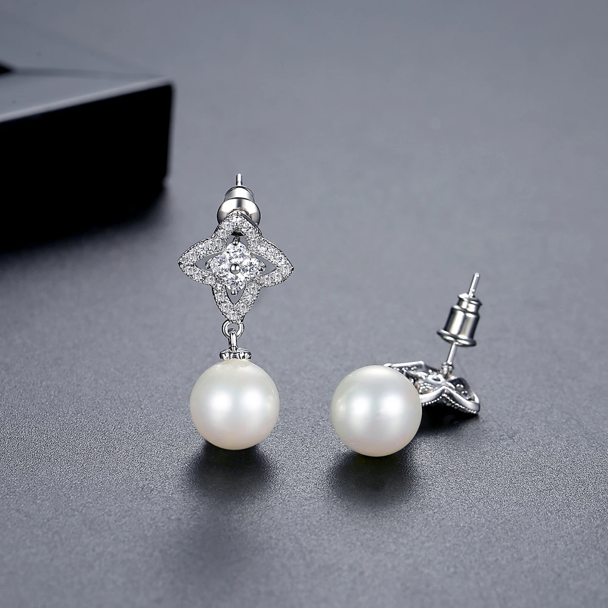 LUOTEEMI أنيقة قطرة استرخى أقراط اللؤلؤ جذابة لذيذ النساء الزفاف ترصيع لحفل الزفاف يؤرخ مجوهرات عيد الحب