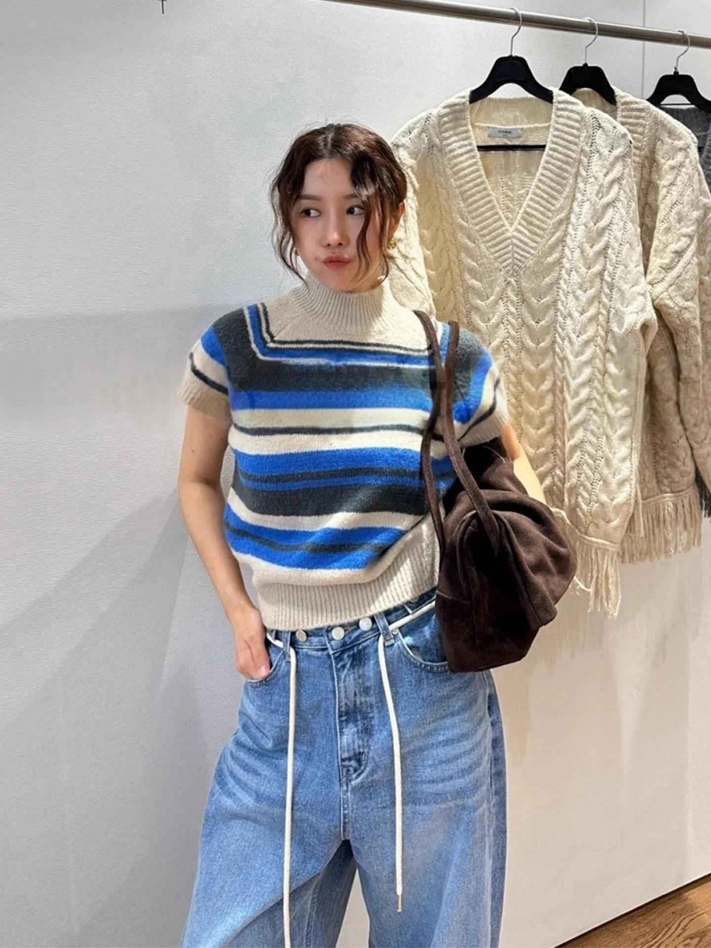 시크한 가을 신상 슬림핏 안티에이징 스탠드 칼라 컬러 블록 소프트 여성 니트웨어 스트라이프 패턴