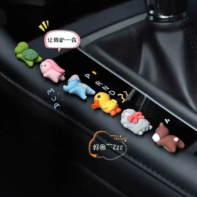 6 pçs bonito ornamentos de carro console central tela exibição decorações interiores do carro pequena tartaruga bonito pingente boneca menina
