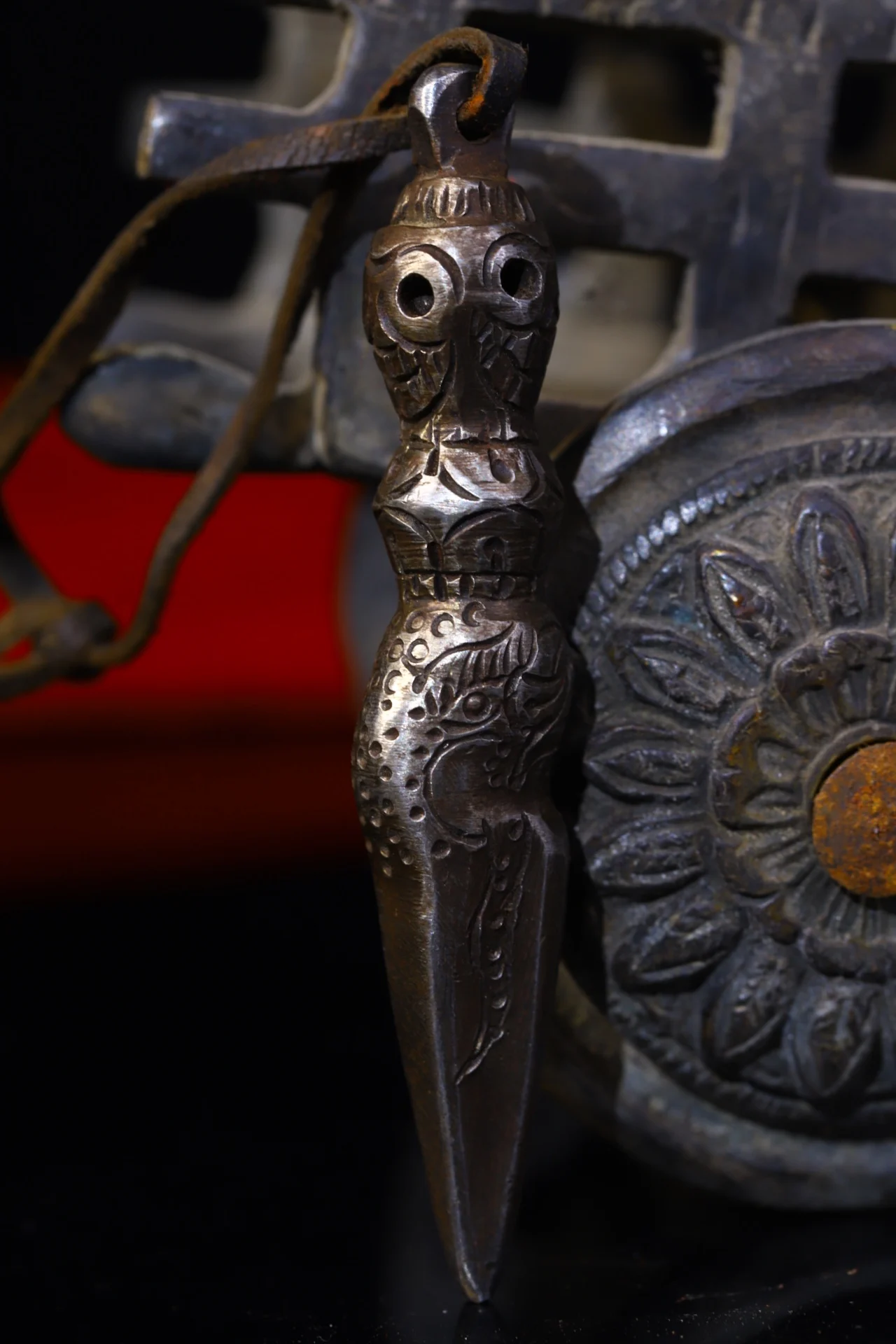 4 "مجموعة معبد التبت القديمة Tiantie Cinnabar البومة جمجمة رأس رأس Dorje Vajra Phurpa تميمة قلادة تاون هاوس طرد الأرواح الشريرة