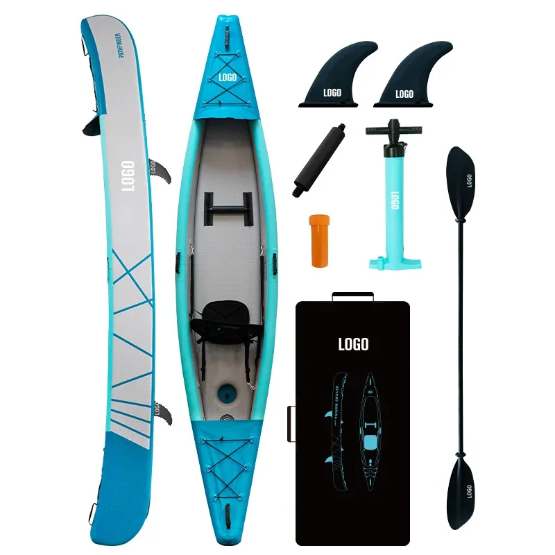 Kayak monocrompuesto en canoa