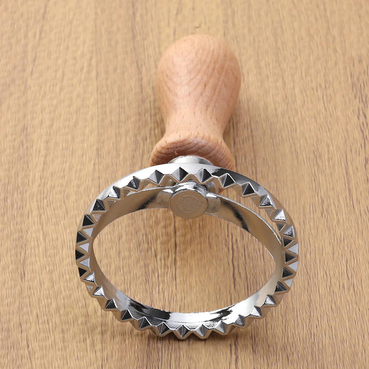 

Stainless Steel Biscuit Mold Cookie Cutter Embossed Round Pastry Tool Baking Wooden Handle Large Size Bread Cake Chocolate