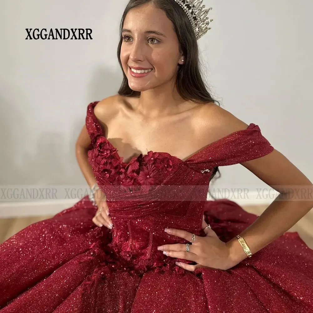 Блестящее бордовое платье Quinceanera 2024, бальное платье с открытыми плечами, корсет с цветочным узором, сладкий 15 вечерние, мисс по индивидуальному заказу