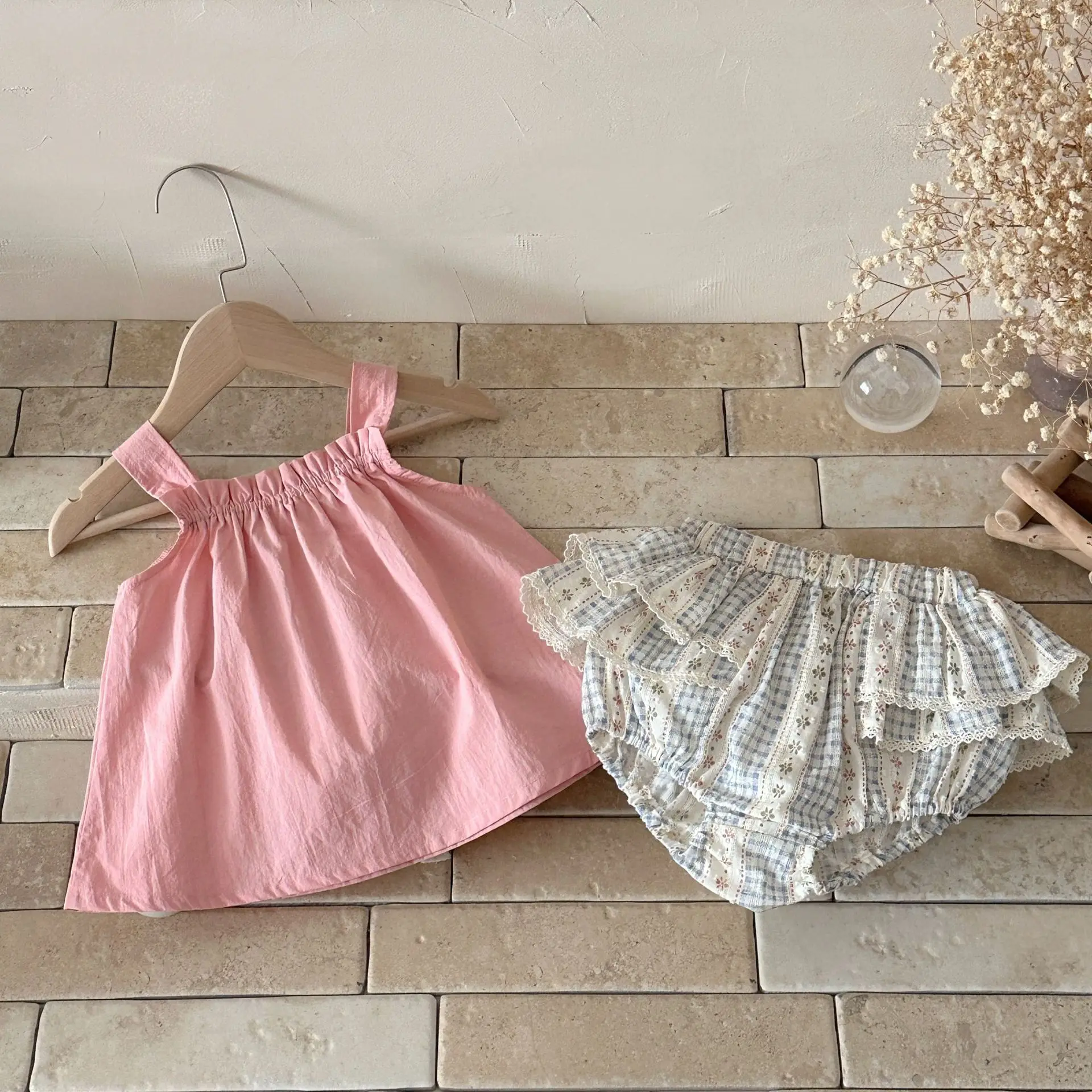 

2026 Summer New Baby Girl Sling Clothes Set Infant Girl Solid Vest + Floral Shorts 2pcs Suit Cute Princess Toddler Outfits