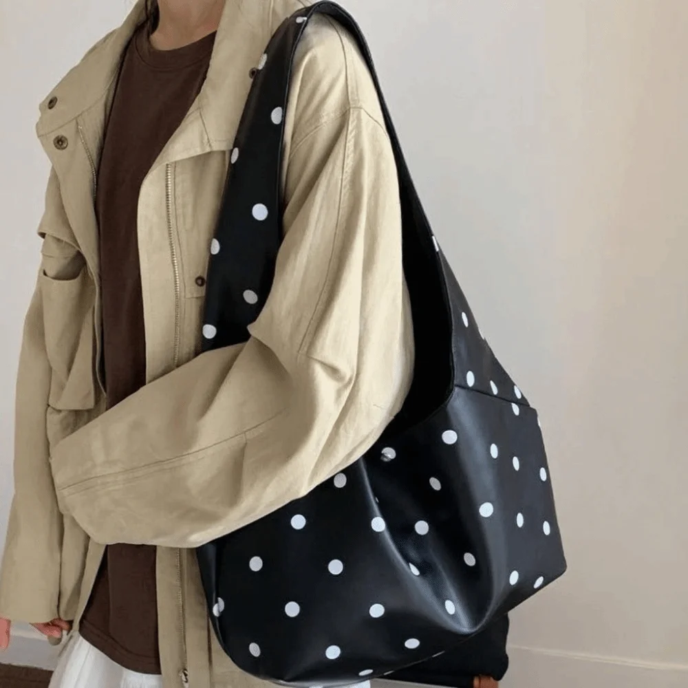 Casual Lightweight Polka Dot Tote Bag Large Capacity Magnetic Buckle Shoulder Bag Korean Style Black PU Handbag Girl