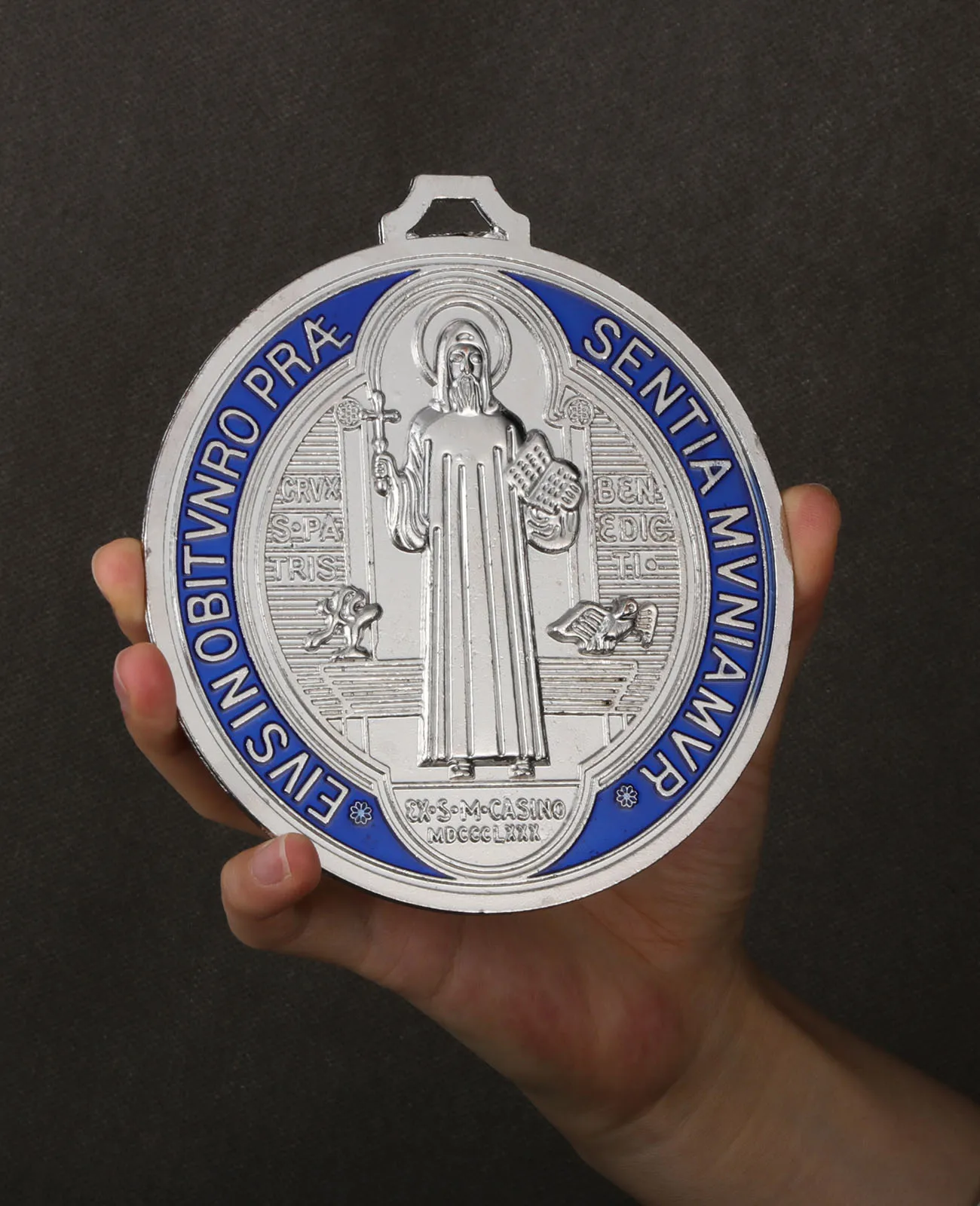 Diyalo 6-Farben großer Exorzismus St. Benedikt Medaille Schild Anhänger Amulett religiöser Schmuck Ornament Andenken Wand Home Decor Geschenke – Detail 6