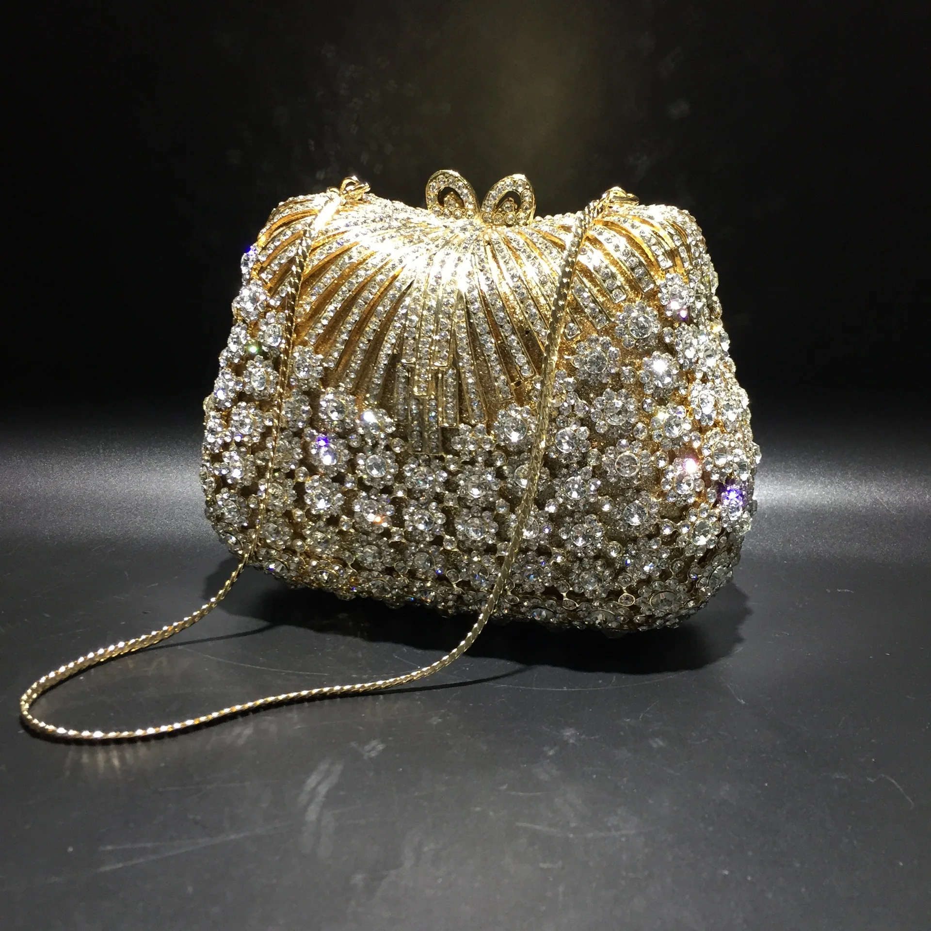 Women Crystal Clutch Metal Crystal Hollow-out Evening Bag Luxurious Party Handcrafted Diamond-studded Handbag Wedding Bride Bag