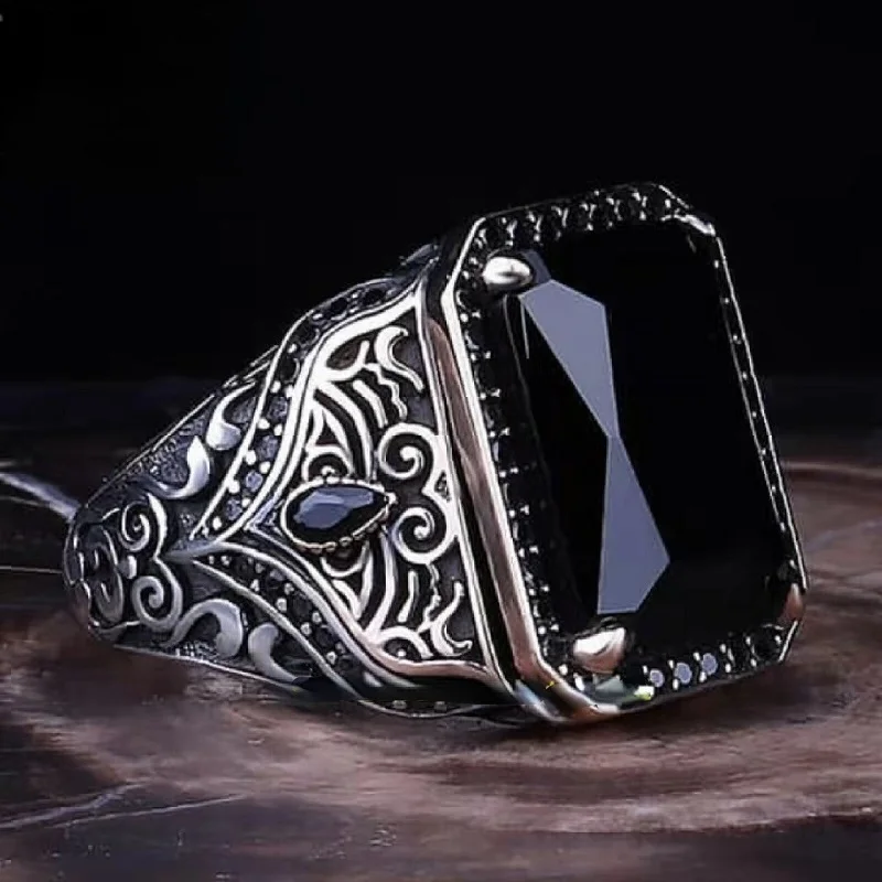 New style inlaid black gemstone men\'s ring with fashion banquet high-end jewelry