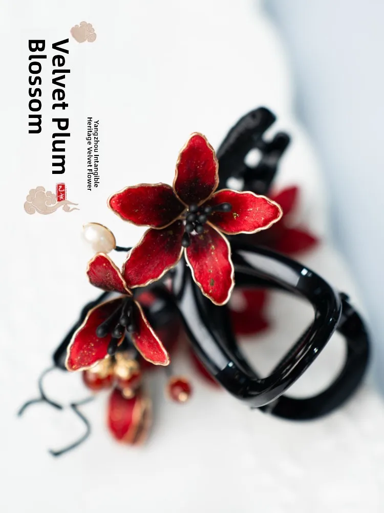 fermaglio-per-capelli-artigianale-in-seta-con-fiore-di-prugna-in-velluto-yuzhou-elegante-e-versatile-bellezza-della-seta
