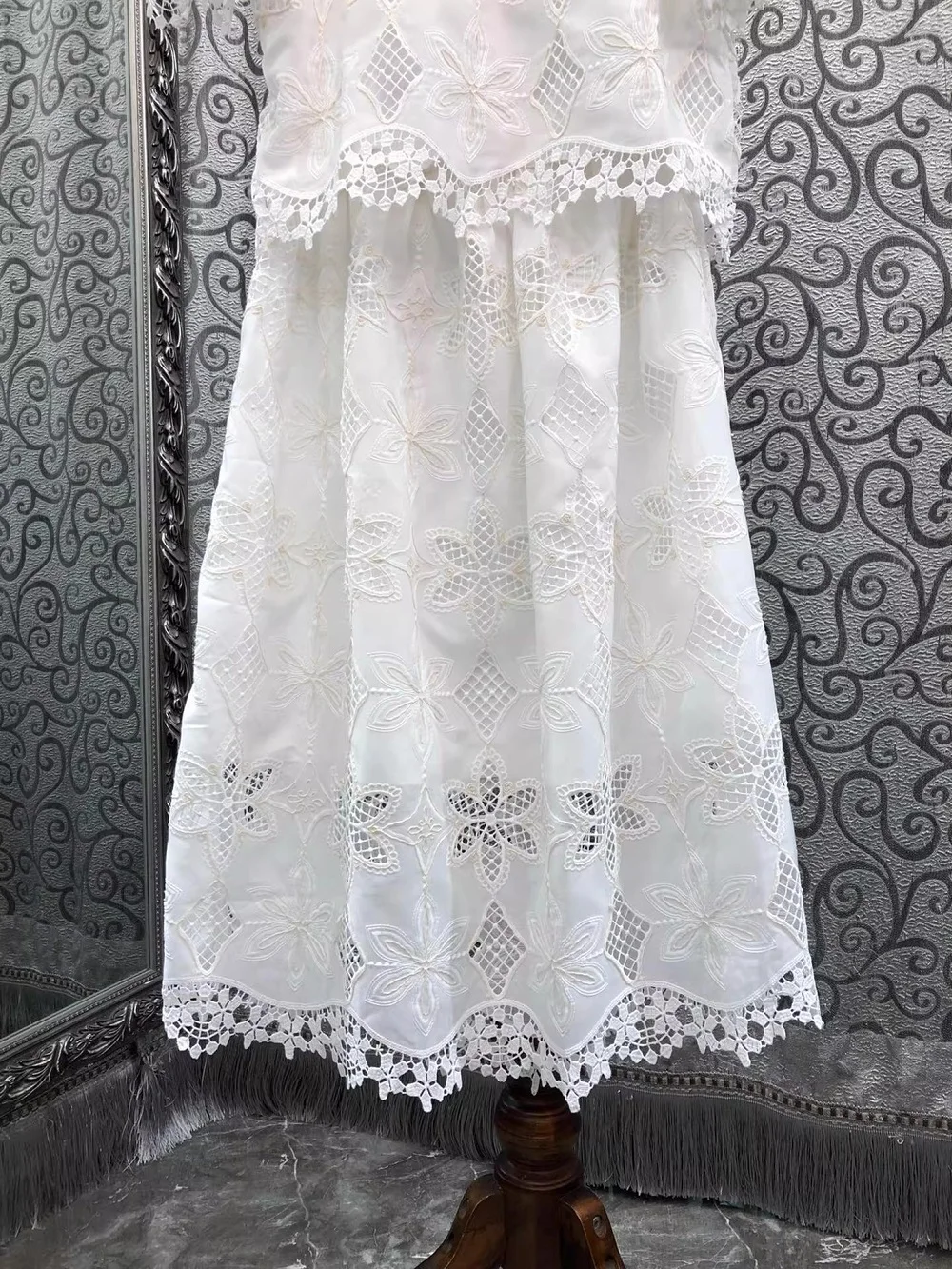 2026 Summer Fashion Skirt Suits High Quality Lady Crochet Lace Embroidery Tops Blouse+Elastic Waist Mid-Calf Whtie Skirt Sets view 5