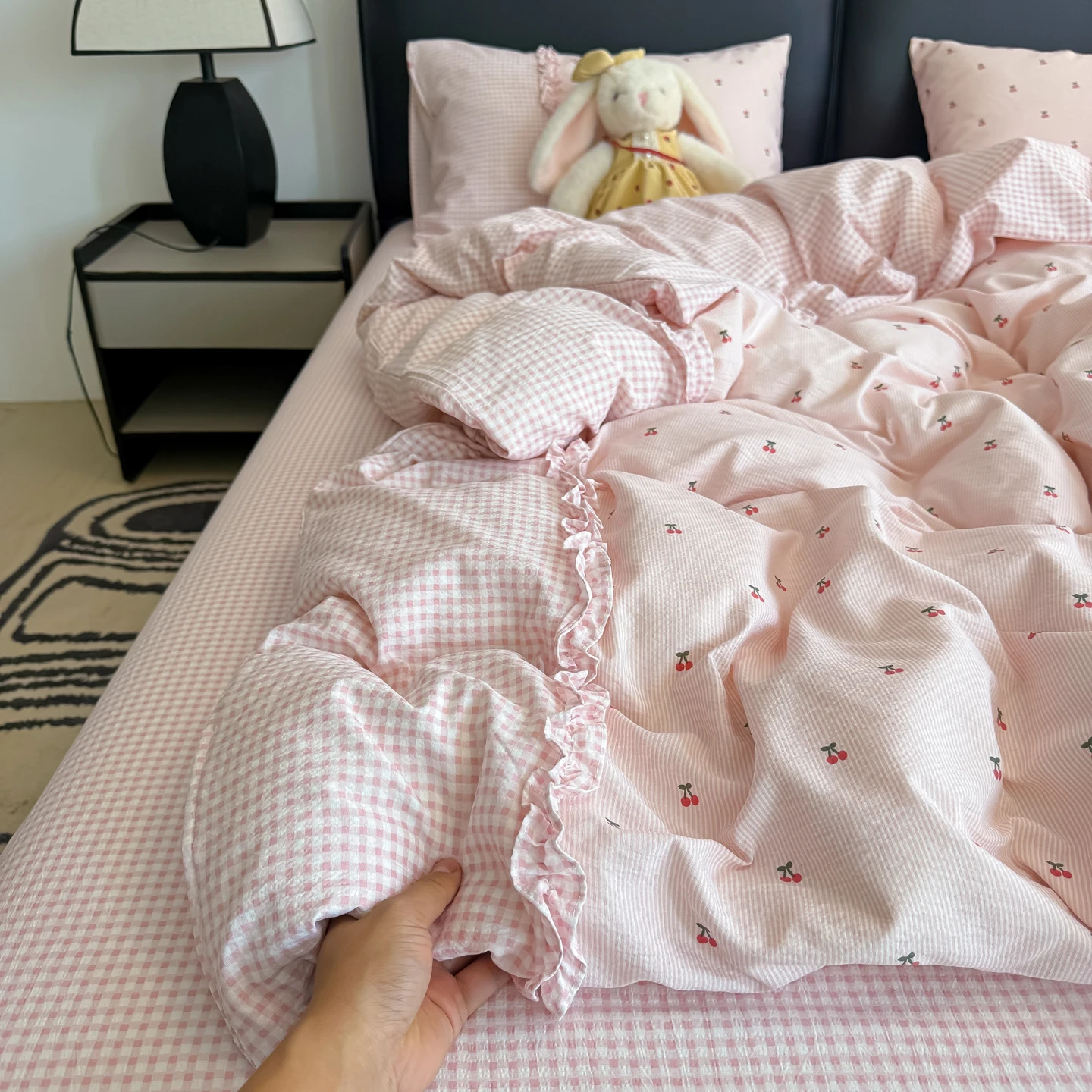 Koreanische Rosa Gingham-Bettwäsche-Sets mit Kirschen 2026 Niedliche Mädchen Gestreifte Bettbezüge Waschbare Baumwolle Weiche Bettwäsche-Sets Quilt-Bezug