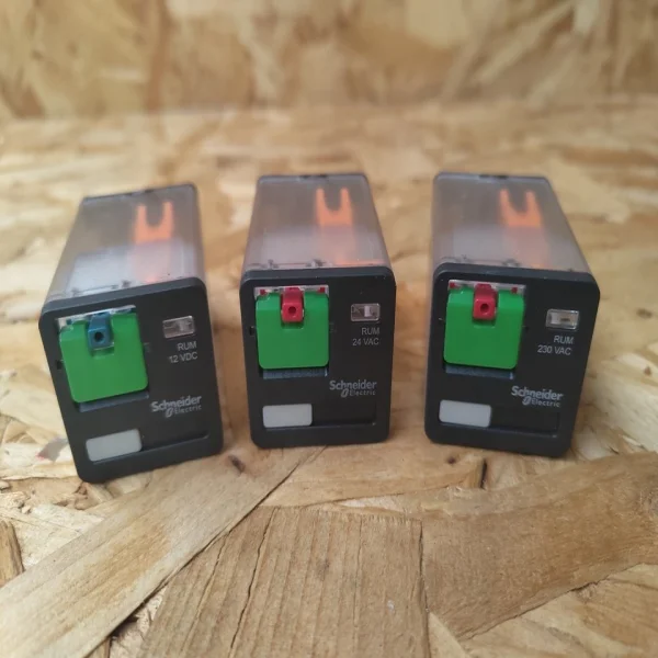 

Универсальное реле Rum 12 В постоянного тока, 24 В постоянного тока и 230 В переменного тока 8 11-контактов Совершенно новый оригинальный точечный ПЛК